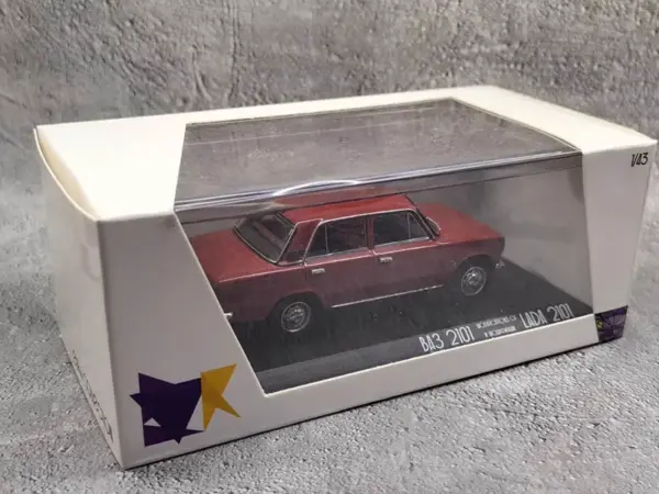 1/43 Scale LADA 2101 Vintage Model Car - Image 6