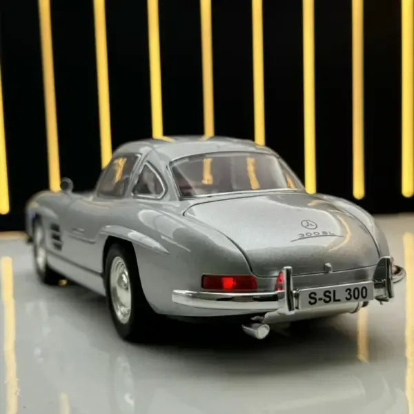 1/24 Scale Benz 300SL Vintage Diecast Model - Image 3