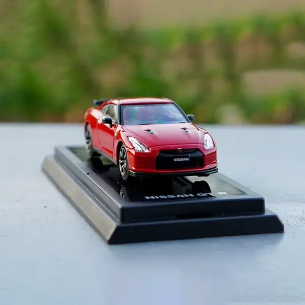 Nissan GT-R R35 1:64 Scale Diecast Model - Image 4