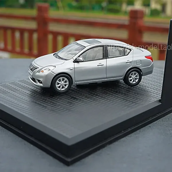 1:43 Scale Nissan Sunny Diecast Car Model - Image 4