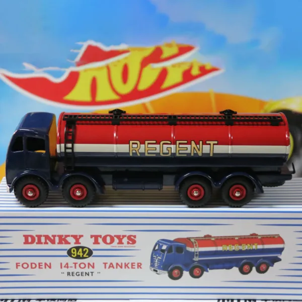 Vintage 1/43 Scale Dinky Toys Oil Tank Truck - Image 4