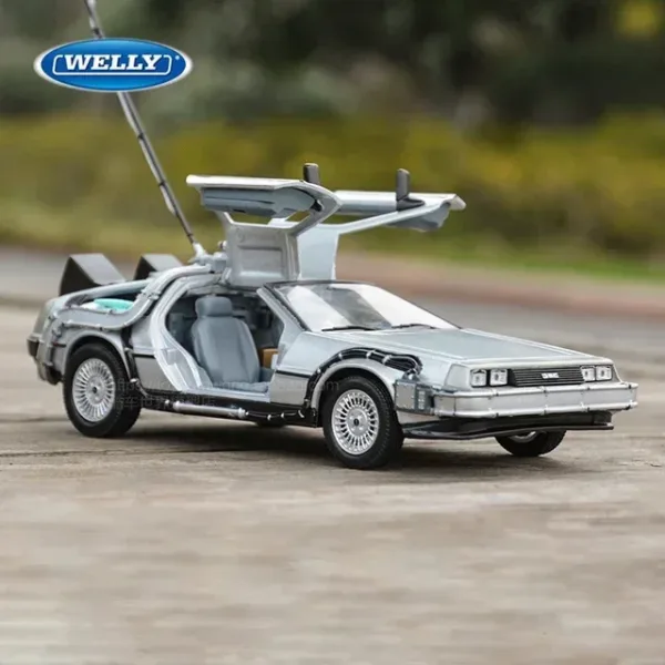 1:24 DMC-12 DeLorean Diecast Model Car - Image 13