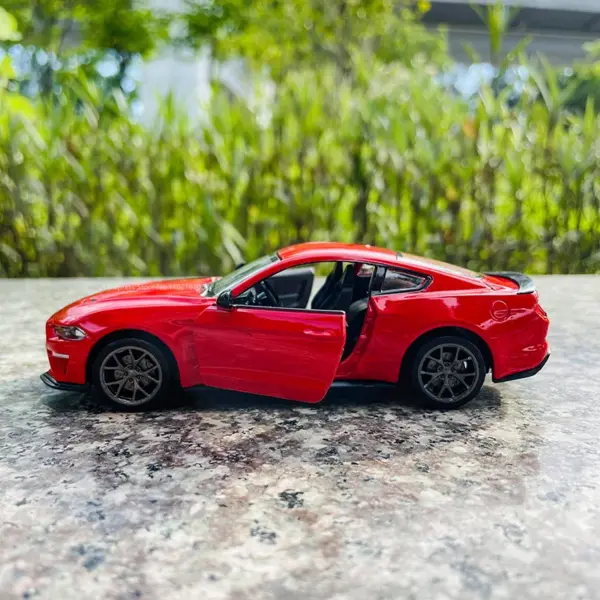 1:32 Ford Mustang GT Diecast Car Model - Image 3