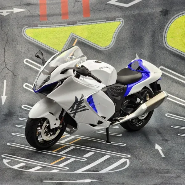 1:9 Die-Cast Suzuki GSX-1300R Motorcycle Model - Image 5