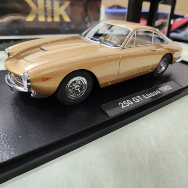 Die Cast 1/18 Scale 250 GT Lusso Model - Image 4