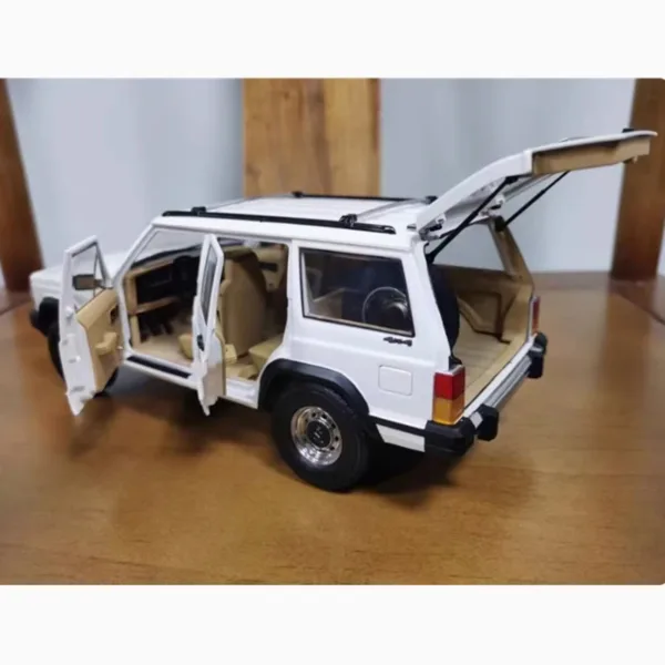 1/18 Scale White Jeep Cherokee Alloy Model - Image 3