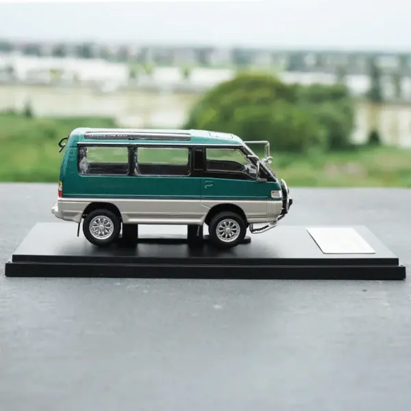 1:43 Scale Delica 4WD Diecast Model Car - Image 2