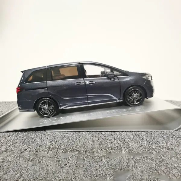 1:18 Scale 2022 ODYSSEY Diecast Car Model - Image 4