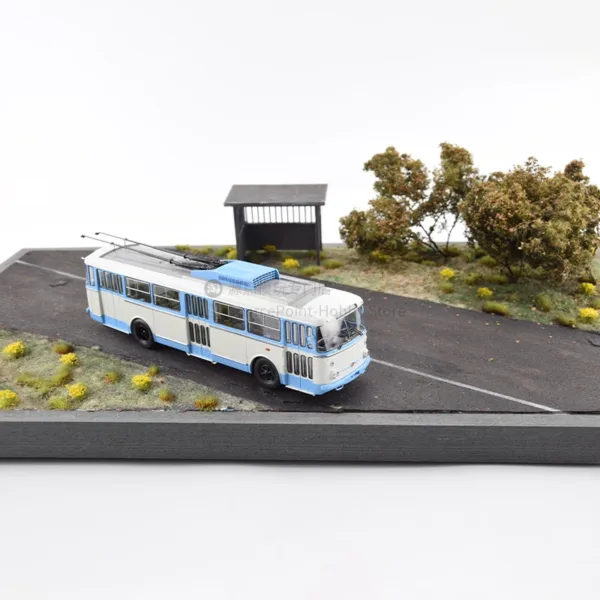 Skoda 9TR Diecast Trolleybus Model 1:43 Scale - Image 2