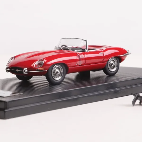 1961 Jaguar E-TYPE 1:64 Diecast Model Car - Image 17