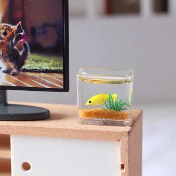 Miniature Glass Fish Tank for Dollhouse - Image 6