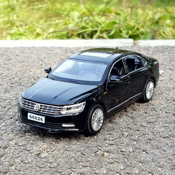 1:32 Passat Alloy Diecast Car Model - Image 3