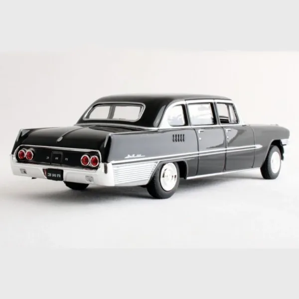 1/43 ZIL 111G Russian Car Model for Collectors - Image 3