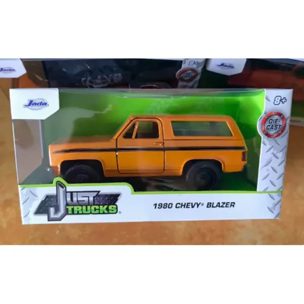 1:32 Diecast Alloy Car Model PRO-4X & Blazer - Image 5