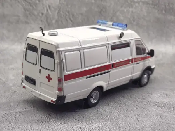 1/43 Scale Diecast Liaz Ambulance Model Car - Image 5