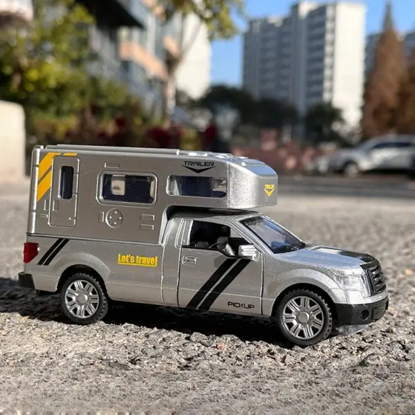 1/32 Scale Alloy Pickup RV Model Car - Image 9