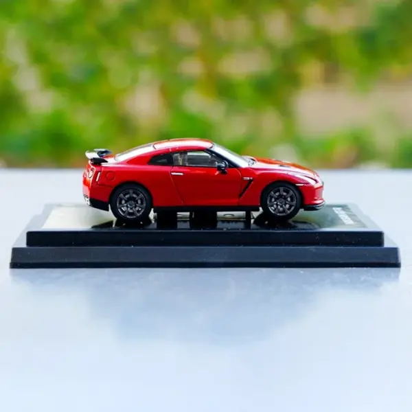 Nissan GT-R R35 1:64 Scale Diecast Model - Image 2