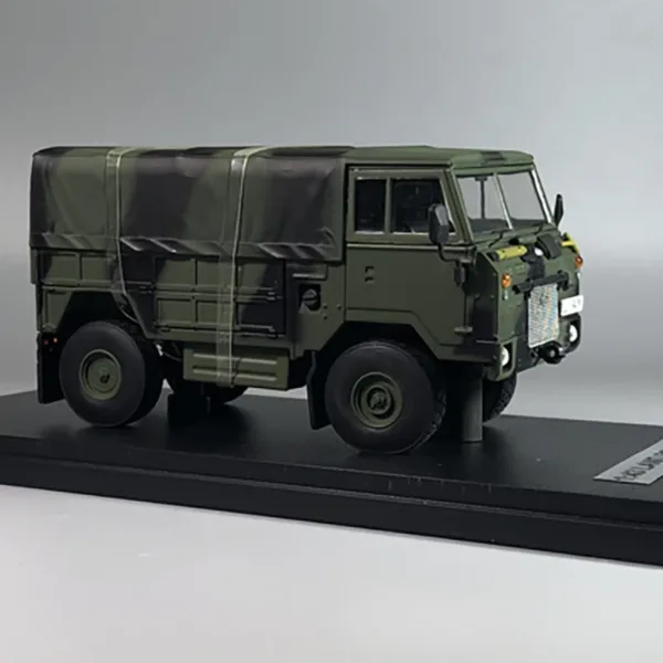 1:43 Scale Land Rover 101 Model Toy - Image 6