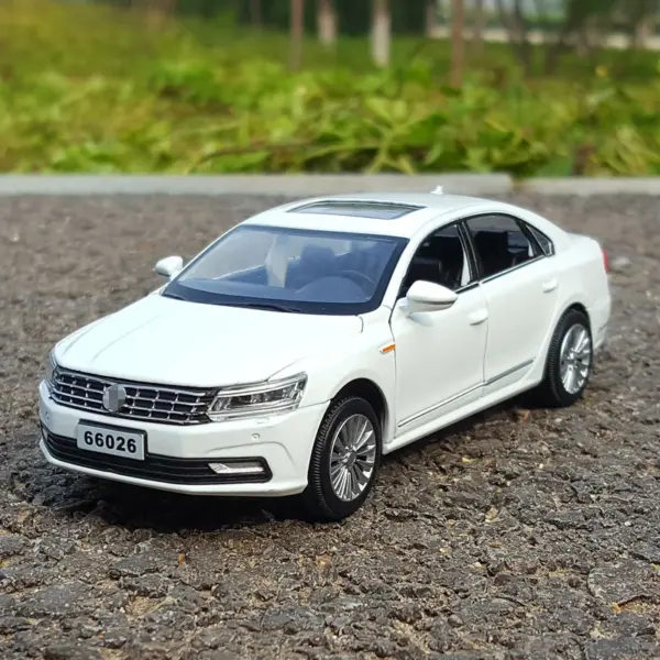 1:32 Passat Alloy Diecast Car Model - Image 6