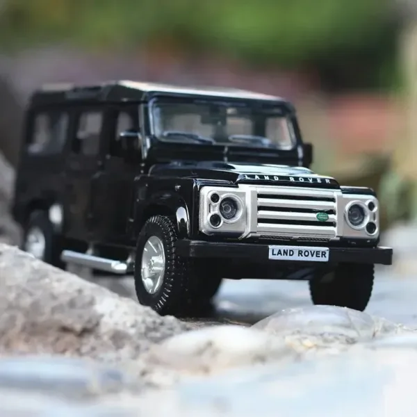 1:36 Diecast Land Rover Defender Model