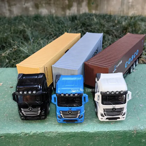 1:50 Diecast Alloy Truck Model with Sound Light - Image 2