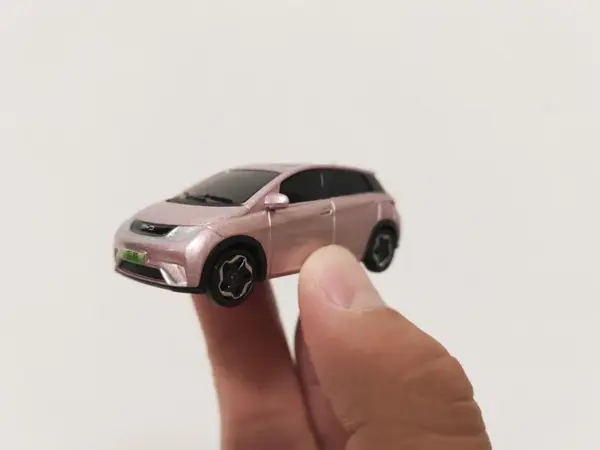 1:64 BYD EV Alloy Model Car Collectible - Image 7