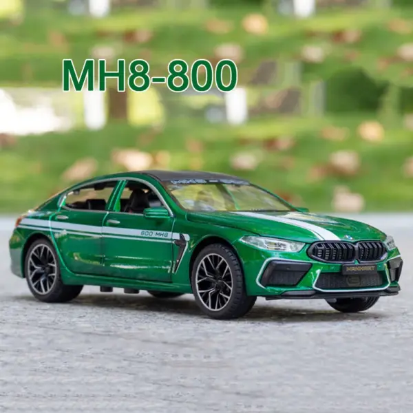 1:24 M8 MH8-800 Diecast Car Toy Model