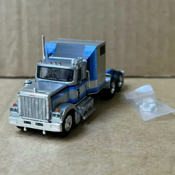 1:87 Scale GMC GENERAL Truck Model Ornament