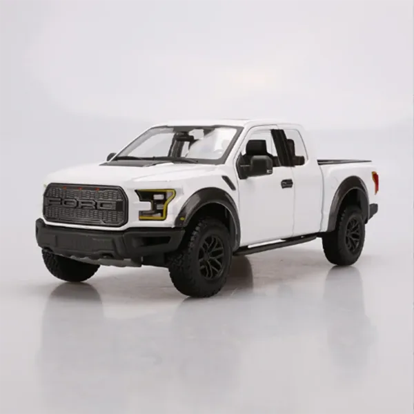 Maisto 1/24 Scale 2017 Ford F150 Model Car - Image 7