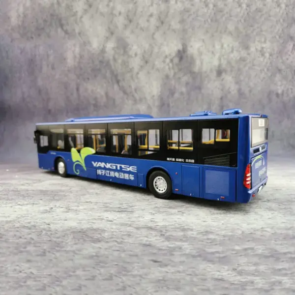 1:42 Scale WG6120BEVHM Alloy Bus Model - Image 3