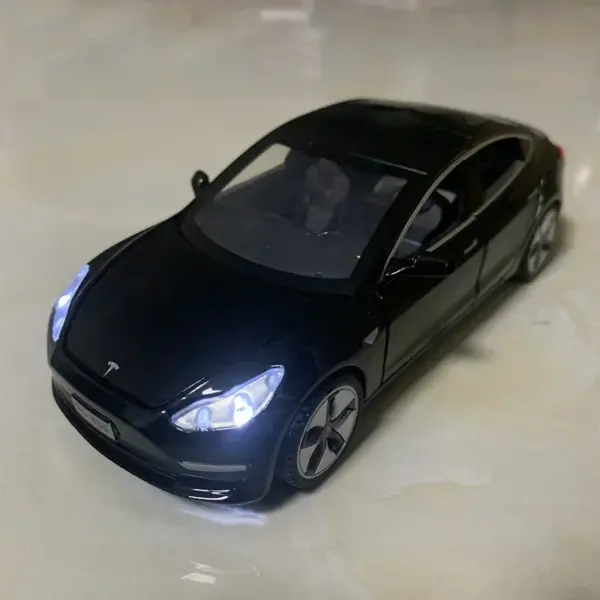 1:32 Tesla Model 3 Alloy Diecast Car Model - Image 9