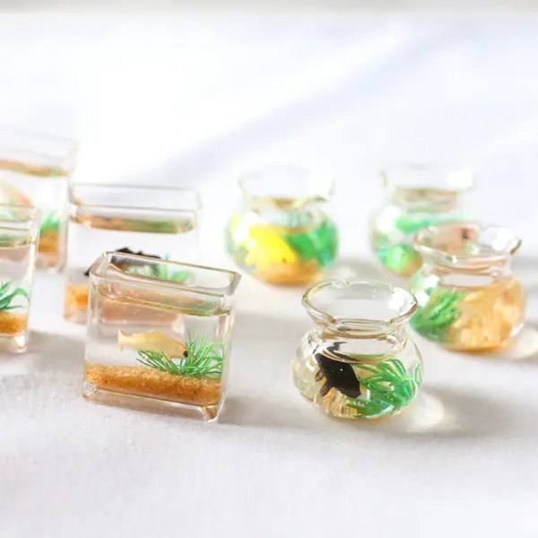 Miniature Glass Fish Tank for Dollhouse - Image 3