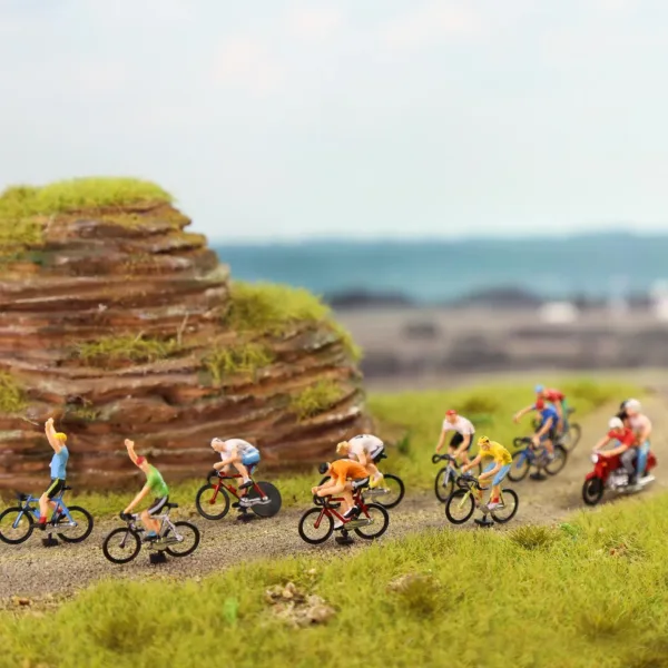 HO Scale 1:87 Cyclist Figurines Set - Image 5