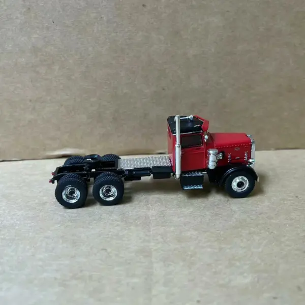 1:87 Scale Peterbilt 281 Model Truck Toy - Image 6