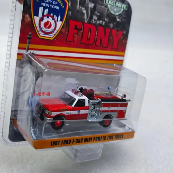 1:64 Diecast 1987 Ford F-350 Fire Engine - Image 3