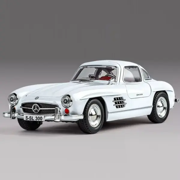 1:24 300SL Diecast Car Toy with Lights - Image 7