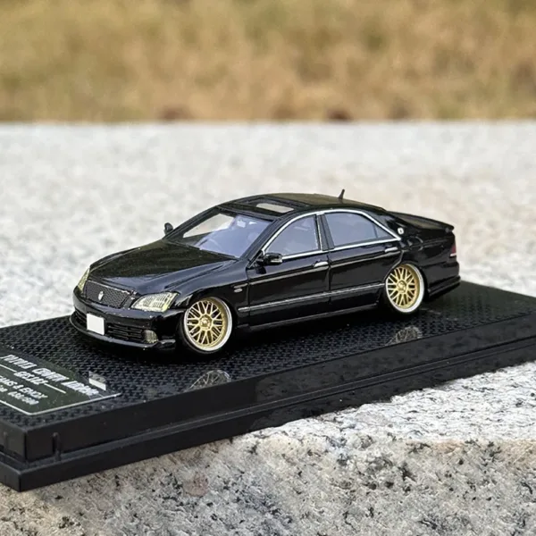 1:64 Scale Toyota Crown Resin Model Car