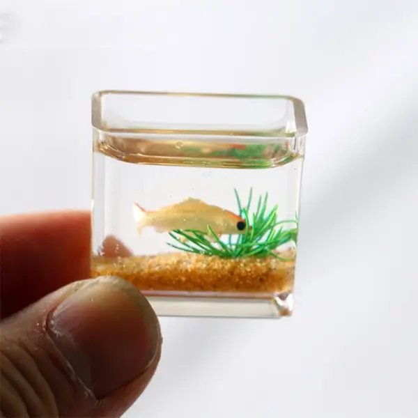 Miniature Glass Fish Tank for Dollhouse - Image 8