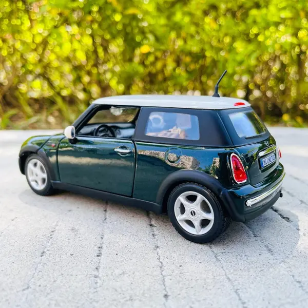 Maisto 1:24 BMW MINI Countryman Alloy Model - Image 3