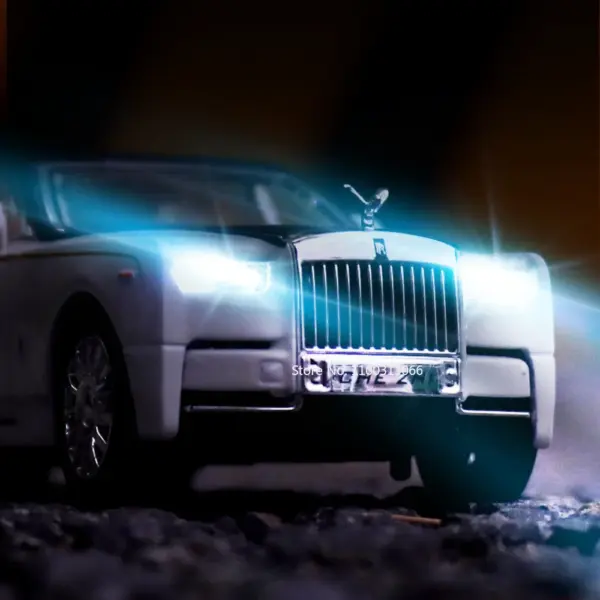 1:32 Rolls-Royce Phantom Diecast Model Car - Image 2