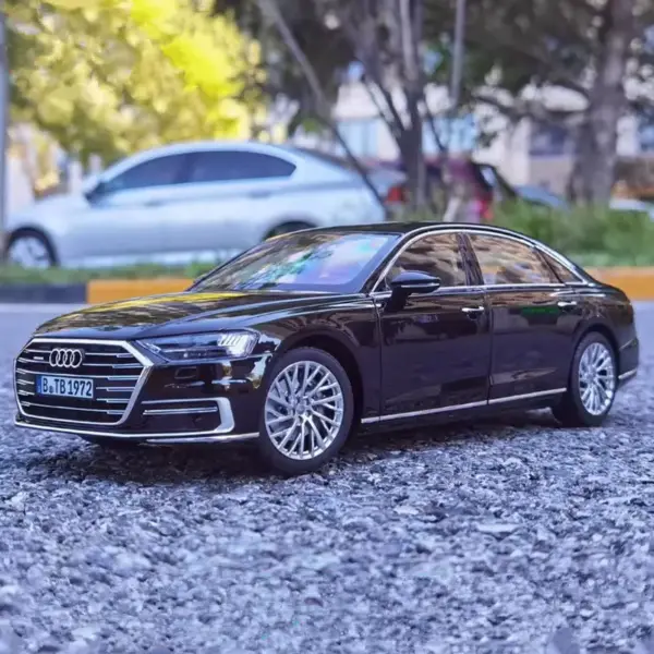 1:24 Audi A8 Alloy Diecast Model Car