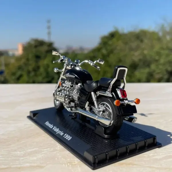 1/24 Scale Diecast 1999 Honda Valkyrie Model - Image 5