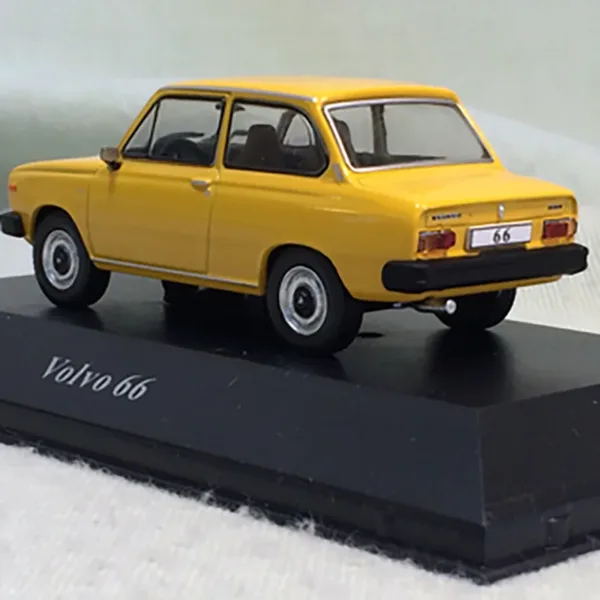 Diecast 1:43 Yellow 1975 Regal 66 Model Car - Image 2