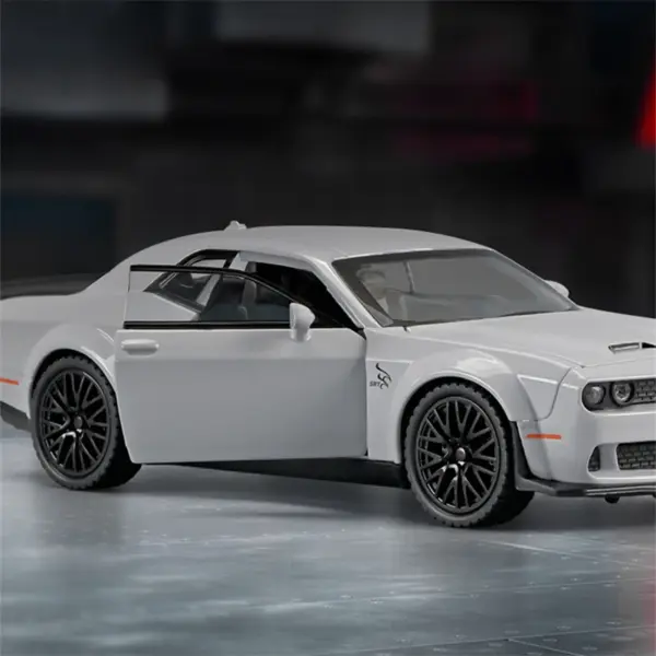 1:32 Dodge Challenger Helicat SRT Diecast Model - Image 3