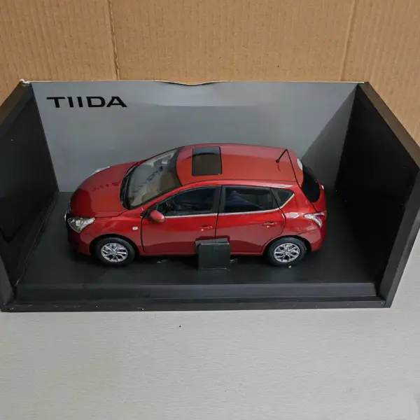 1:18 Scale Nissan Tiida 2011 Diecast Model - Image 3