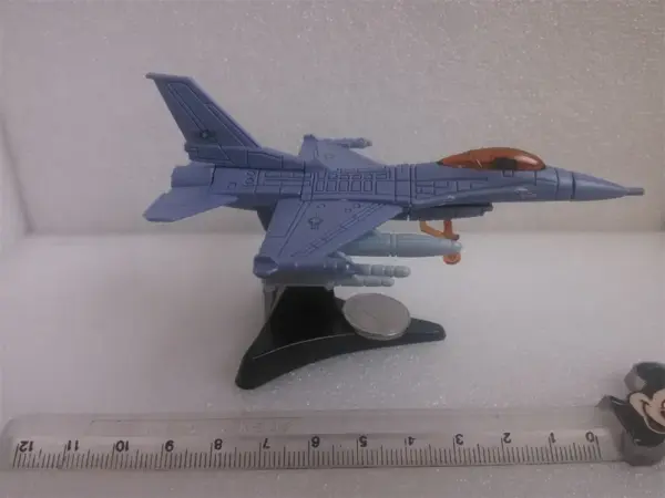 F-16 Fighting Falcon Model Kit 1:125 Scale - Image 2