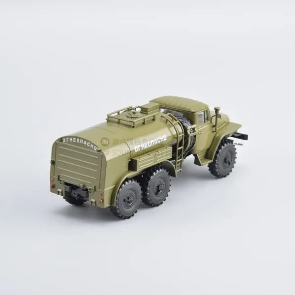 TZ-5-375 Tank Truck Diecast Scale Model - Image 4