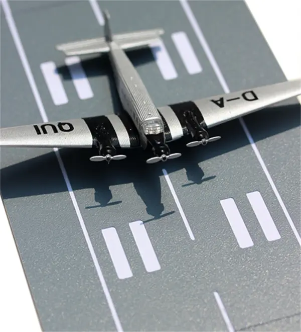 Mini Simulation Passenger Aircraft Runway Model - Image 5