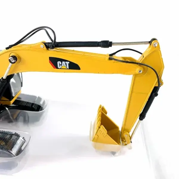 1/50 Scale CAT 320D L Excavator Model - Image 4