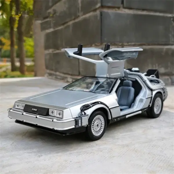 Welly 1:24 DeLorean Time Machine Model Car - Image 3